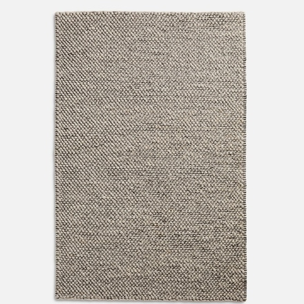 6'7" x 9'10" Rug