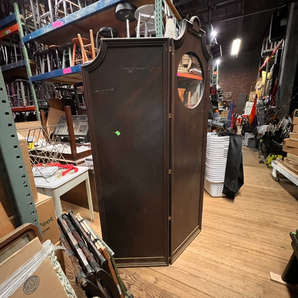 Tri Fold Mirror on Wheels