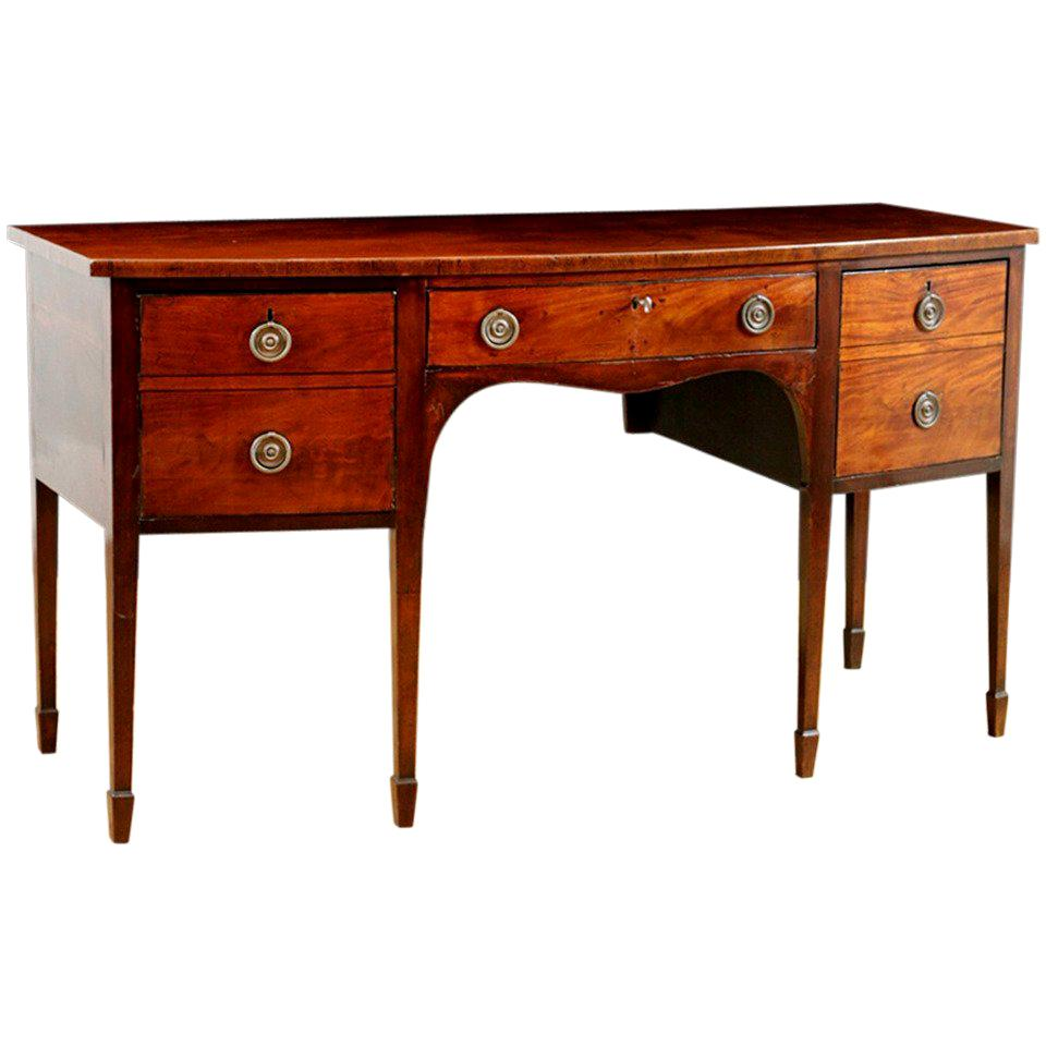 English George III Bow-Front Huntboard or Sideboard in Mahogany, circa 1775