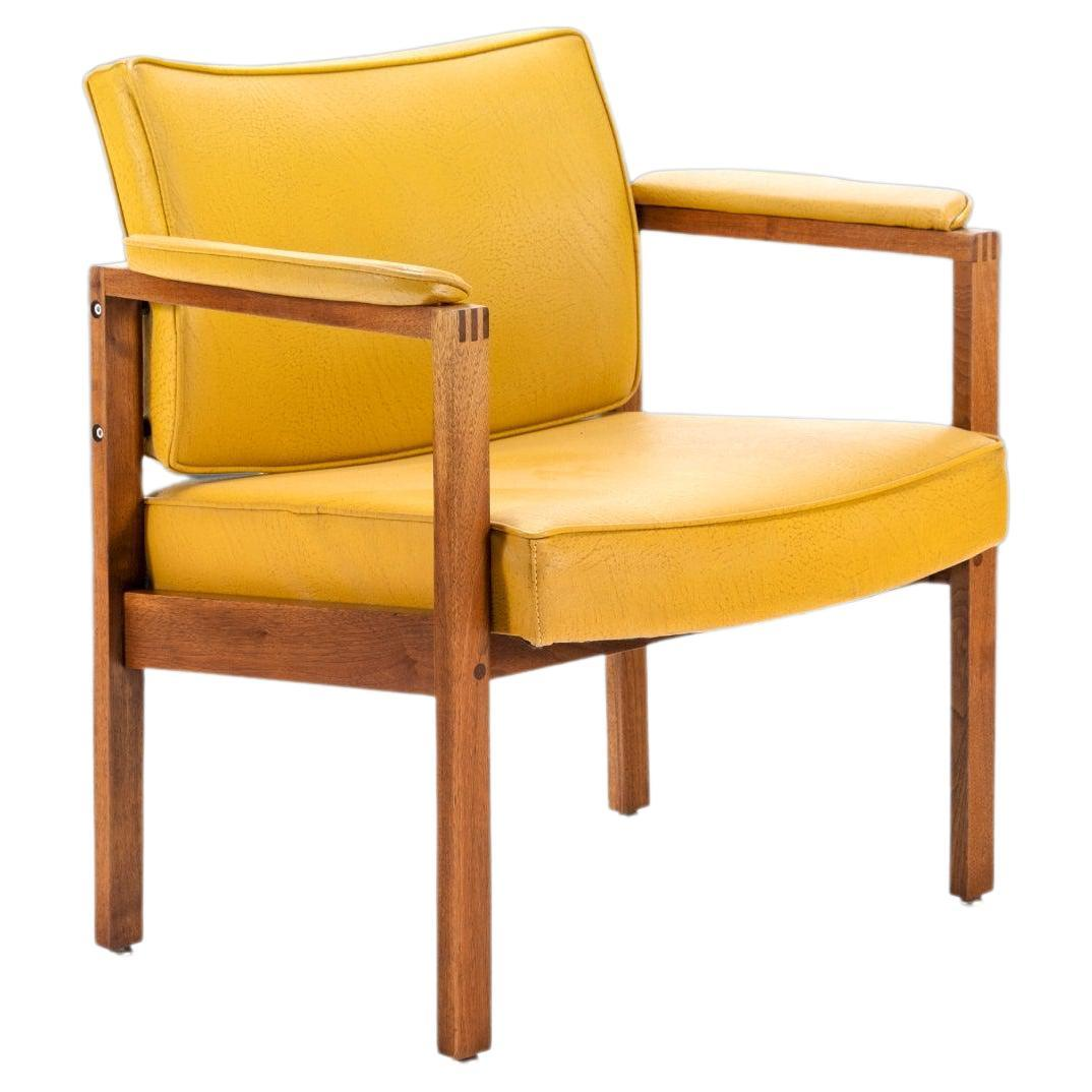 Lounge Chair in Walnut and Original Fabric in Manner of Jens Risom, USA, 1960s