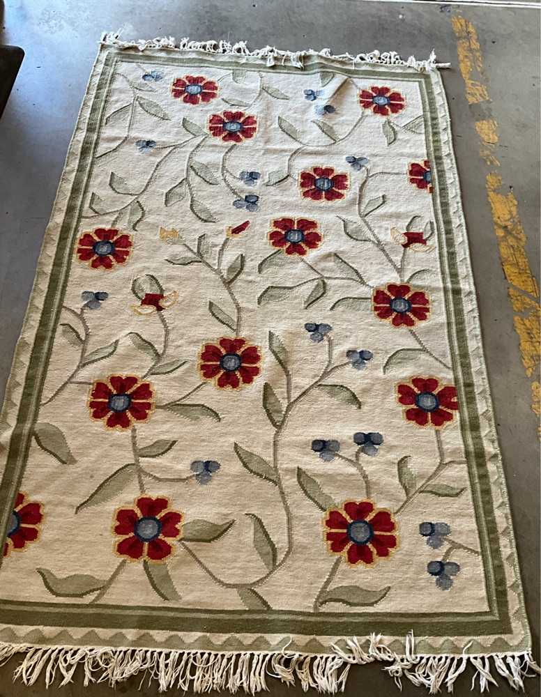 Area Rug 5' X 7' Red And Blue Flowers On Beige, Fringe Short Edges, Drapery, Beige, Green, Area Rug, RUGS, Red, No Visible Wear And Tear, 5', 7', UNIVERSAL, Carpet