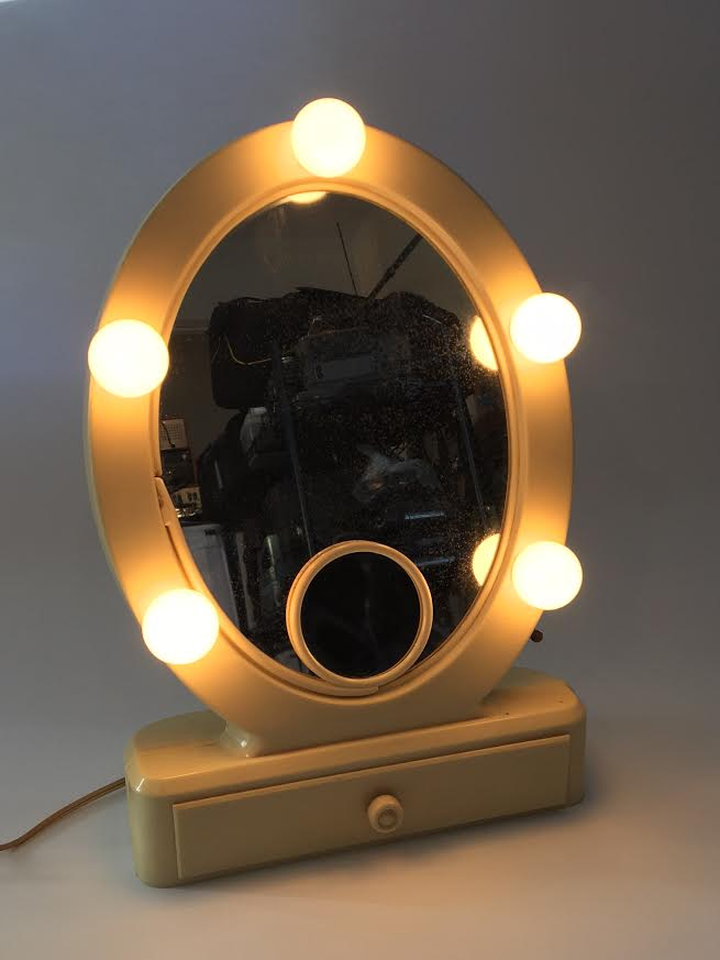 TABLETOP VANITY MIRROR H15 3/8" x W10 1/2" x D4 1/2"