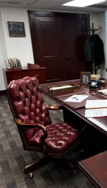 Executive Chair Hank